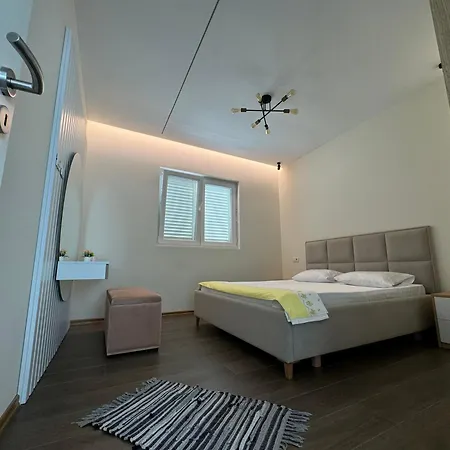 Apartment Em Penthouse Tirana