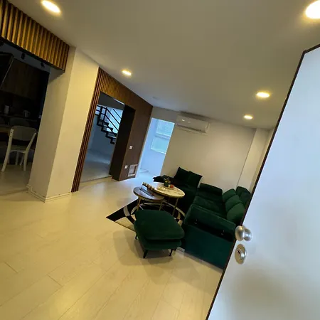 Em Penthouse Tirana